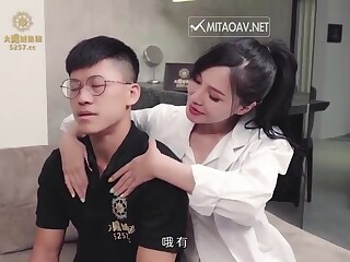 Psicóloga experimentada trata la depresión con terapia sexual en Hot xxx