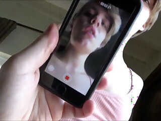 我用手机拍下了这婊子享受鸡巴的过程