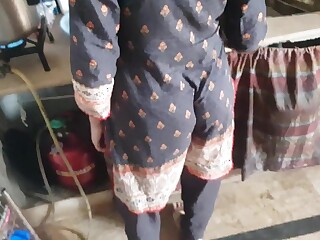 我喜欢和我的邻居以及她那毛茸茸的阴户做爱。