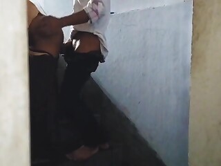 一个自大的同学让一个优等生和他上床。