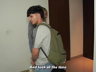 Monique fuentes transa com o novinho na cama