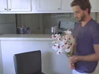 Reagan foxx 在浴室出轨被猛干