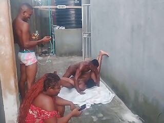 Milf africana tomando bbc forte no quintal molhado